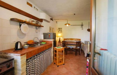 Gorgeous Home In Monterubbiano With Private Swimming Pool, Can Be Inside Or Outside - Foto 6