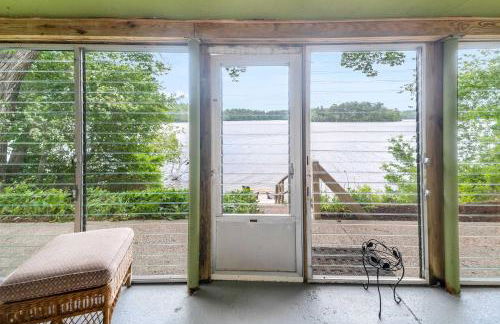 Family Lakefront Adventure House 3BR wFirepit & Scenic - Foto 67