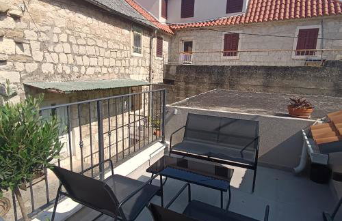 Apartman old house in Kastel Kambelovac - Photo 16