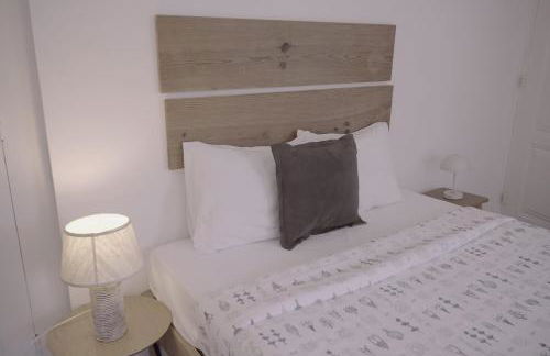 Light & Airy Historic Centre House with Balconies - Photo 5