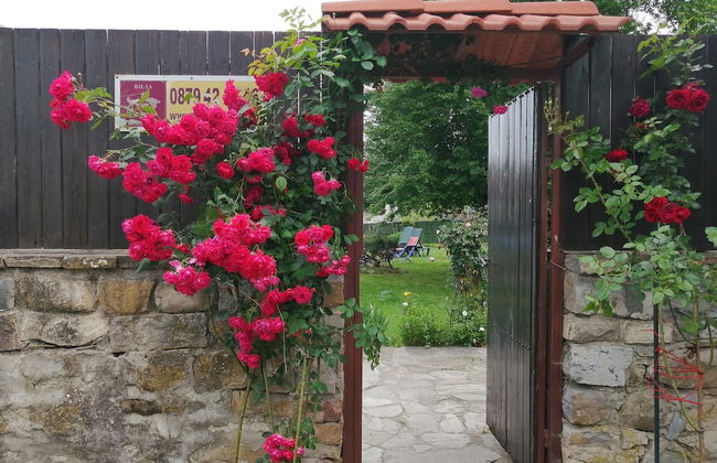 Three Bedroom House With Garden Only 10 km From Veliko Tarnovo - Photo 11