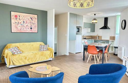 Appartement 2 chambres - 6 personnes - Centre de Parthenay - Garage et Wifi - Foto 4