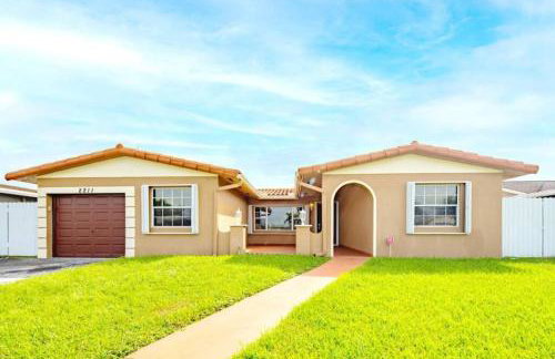 Stunning Lake-Front Villa with Pool & Spa - Foto 2