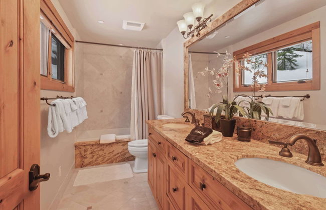 Wulf's Lodge at Olympic Valley Unwind in Hot Tub! - Photo 18