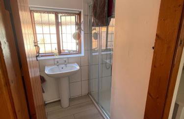 Annex at Southfields in idyllic Hampshire village - Photo 18