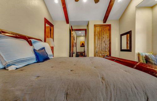 Lakefront Retreat Across from Homewood Resort - Foto 26