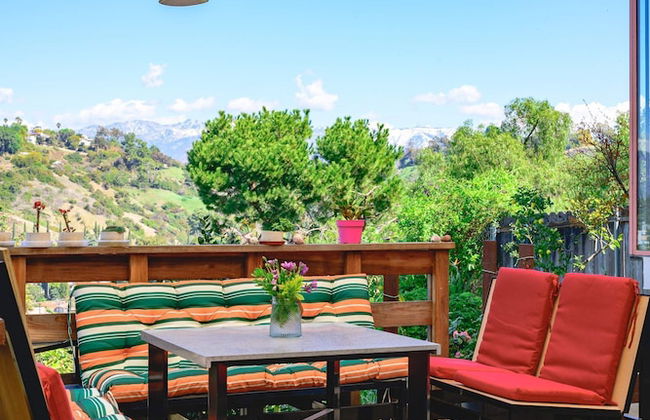 Scenic Retreat With Deck Stunning Views in LA - Foto 53