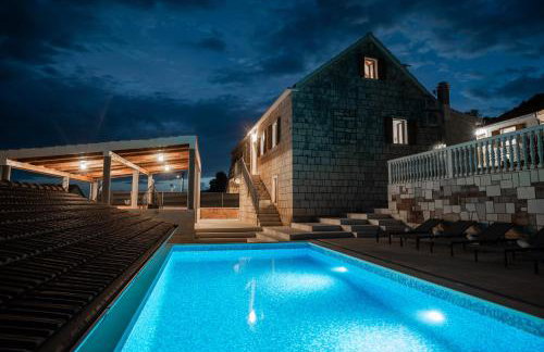 Didova kuća, Holiday home with Private pool near Rogoznica,Sleeps 9 - Foto 1