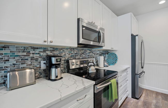 Sardinia Vacation Rental: Delightful Coastal Home near Vanderbilt Beach. Relax in a Private Pool and Spacious 4-BR Retreat with Modern Amenities. Ideal for Families. Minutes from Mercato and Local Attractions - Foto 15