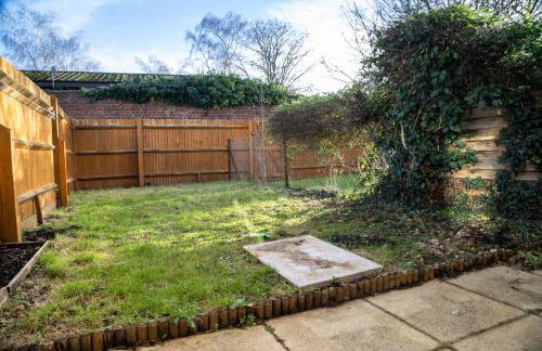 Guildford Townhouse with Parking - Foto 21