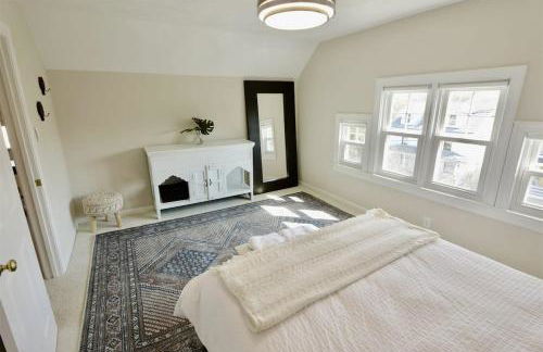 New Cabin in the Clouds Easy Downtown Access with Parking - 1 bedroom - Foto 12