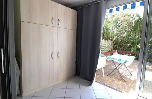 Studio Cabine avec terrasse ensoleillée, piscines, parking privé, à 500m de la plage - FR-1-307-133 - Foto 9
