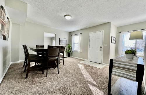 Charming 4BR Home in Liberty Township w Large Deck - Foto 30