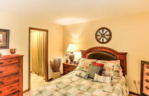 Waterfront Port Clinton Condo with Pool Access! - Foto 13