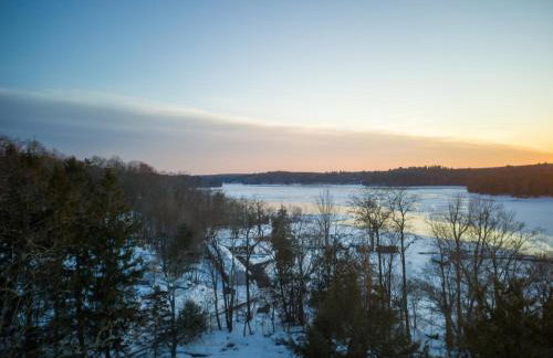 Lakeside Lodge with Studio Apartment - Foto 16