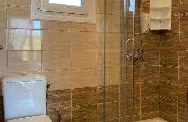 Yolanda Studios - Photo 15