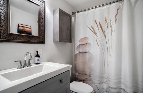 Modern Cabin w Hot Tub & Indoor Pool Gym Access! - Foto 33