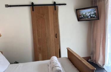 Luxury Courtyard Studio in Llangollen - Photo 12