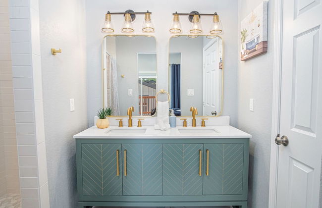 Inviting 4BR 2BA Near Downtown Riverwalk - Foto 24