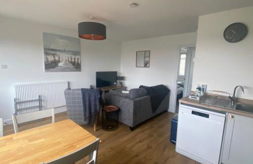 Beau - Brambles Chine, Colwell Bay - 5 star WiFi - Short walk to The Hut and beach - 1 night stays available - Ferry offers - Photo 4