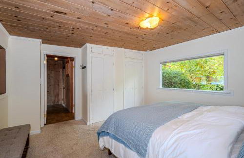 Waterfront Vashon Island Home, Beach Access and View - Foto 13