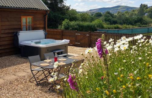 Seven Stars- hot tub & garden with fabulous views. - Photo 1