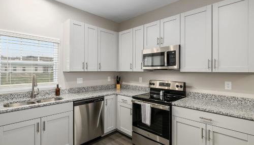 Modern New Build 4BR 4BA Two Condo w Garage and Patio - Foto 3