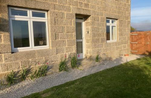 Lovely spacious flat with sea views, sunsets, garden and woodburner - Photo 13