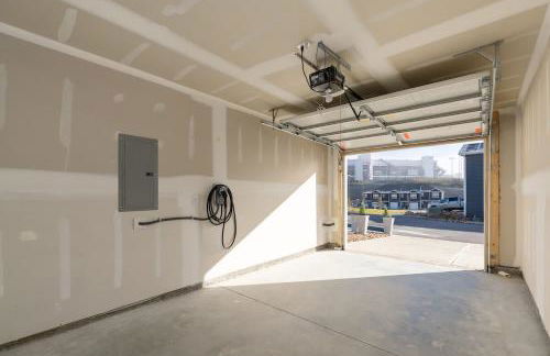 New 3BR Raceday Retreat - Steps from Speedway - Foto 9