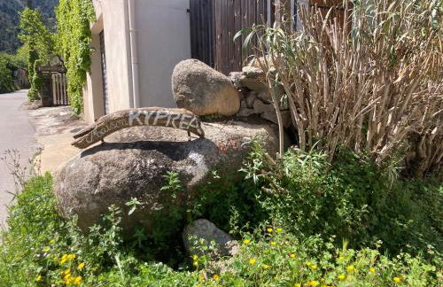 Maison Kyprea: charmant appartement /duplex , spacieux, tout confort avec terrasse extérieure privée, parking privatif , vue pittoresque sur la citadelle de Corté et les montagnes. - Foto 11