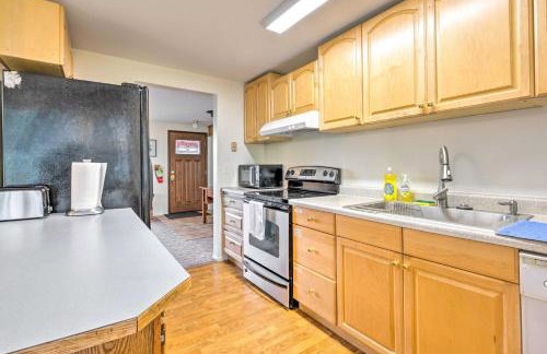 Walkable Sitka Getaway with Community Perks! - Foto 2