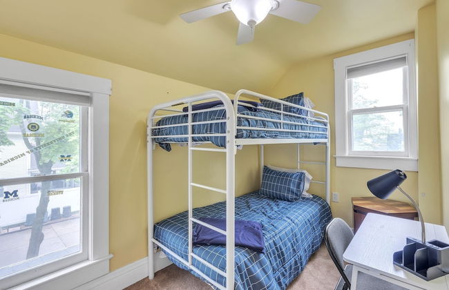 Unique Charmer: Outdoor Space & More Near Um 3 Bedroom Home by RedAwning - Foto 7