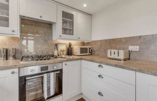 Honeysuckle Cottage - Hot Tub Packages Available - Photo 10