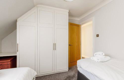 The Gables Penthouse - 15-Minute Walk to Branksome Chine Beach - Photo 24