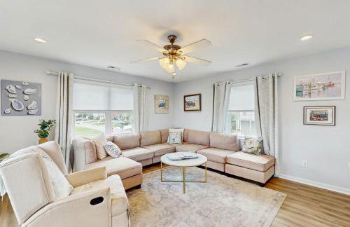 Updated three-story home with kayaks, bikes, & water views - great location - Foto 2