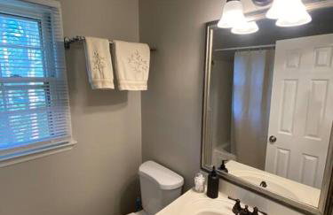 Lovely 2 Story 4 Bedms 3 Baths Home by Stone Mountain Park! - Foto 4