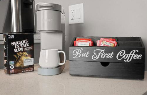 Modern 1 Bedroom Apartment with 2 TVs Fast WiFi and Free Parking - Foto 17