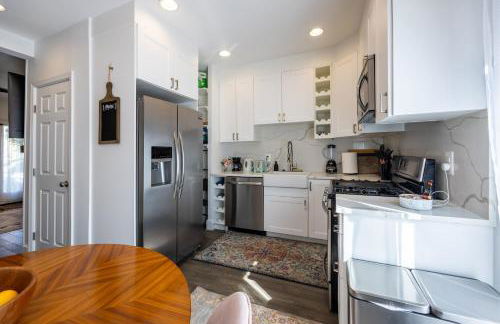 Charming 2BR Townhouse with Patio & Parking in DC - Foto 12