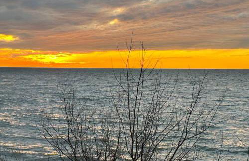 Lakefront Home w/Brilliant Views - Foto 33