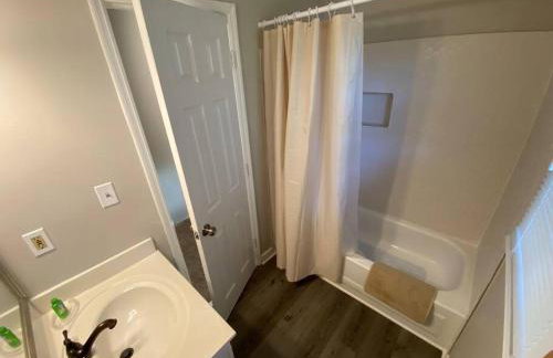 Lovely 2 Story 4 Bedms 3 Baths Home by Stone Mountain Park! - Foto 56