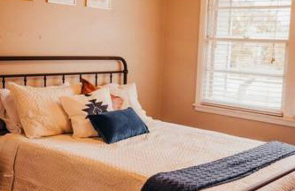 The Burrow-Cozy 3 BDRM HM - Free Parking - Foto 5