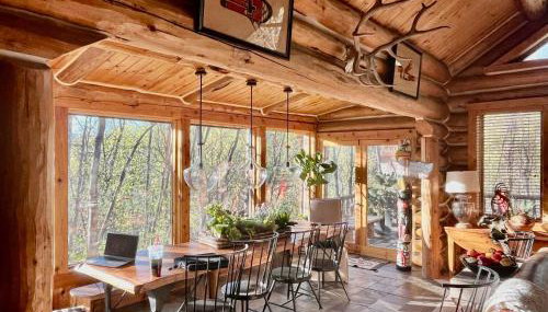 Rustic Sundance cabin sleeps 13 hottub firepits - Foto 3, Other