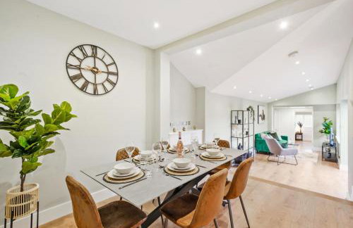 Charming Wimbledon 3-Bed Apt with Outdoor Area - Foto 2