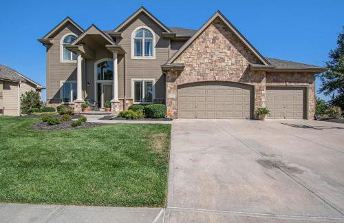 Stunning 5BR Villa Large Hot Tub & Scenic Yard - Foto 76