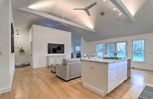 Walk to Beach! Cape Cod Cottage with Fire Pit - Photo 8