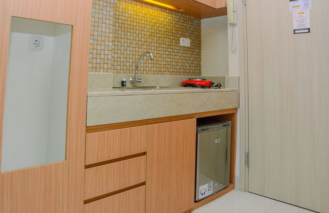 Comfy and Modern Studio Apartment at Elpis Residence - Photo 7