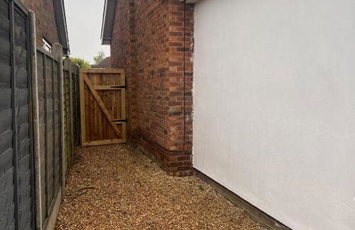 Pet-friendly - 2 Bedrooms Bungalow hot tub Parking - Foto 17