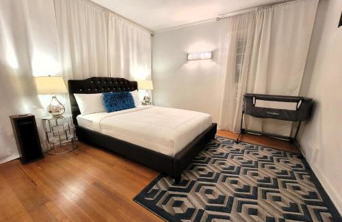 Spacious 5BR Private Home 5 minutes to Rodeo Drive with Hot Tub Spacious Backyard Parking - Foto 20