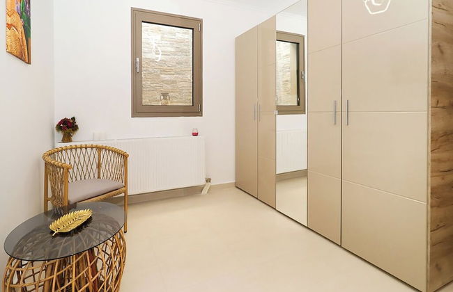 Luxurious 4-bedroom Villa With Private Pool in Kassandra, Halkidiki - Photo 37