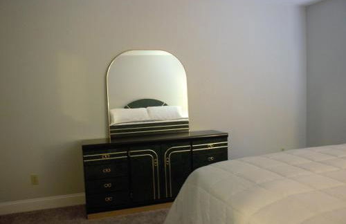 Amazing 4 Bedroom House with nice Backyard - Foto 18